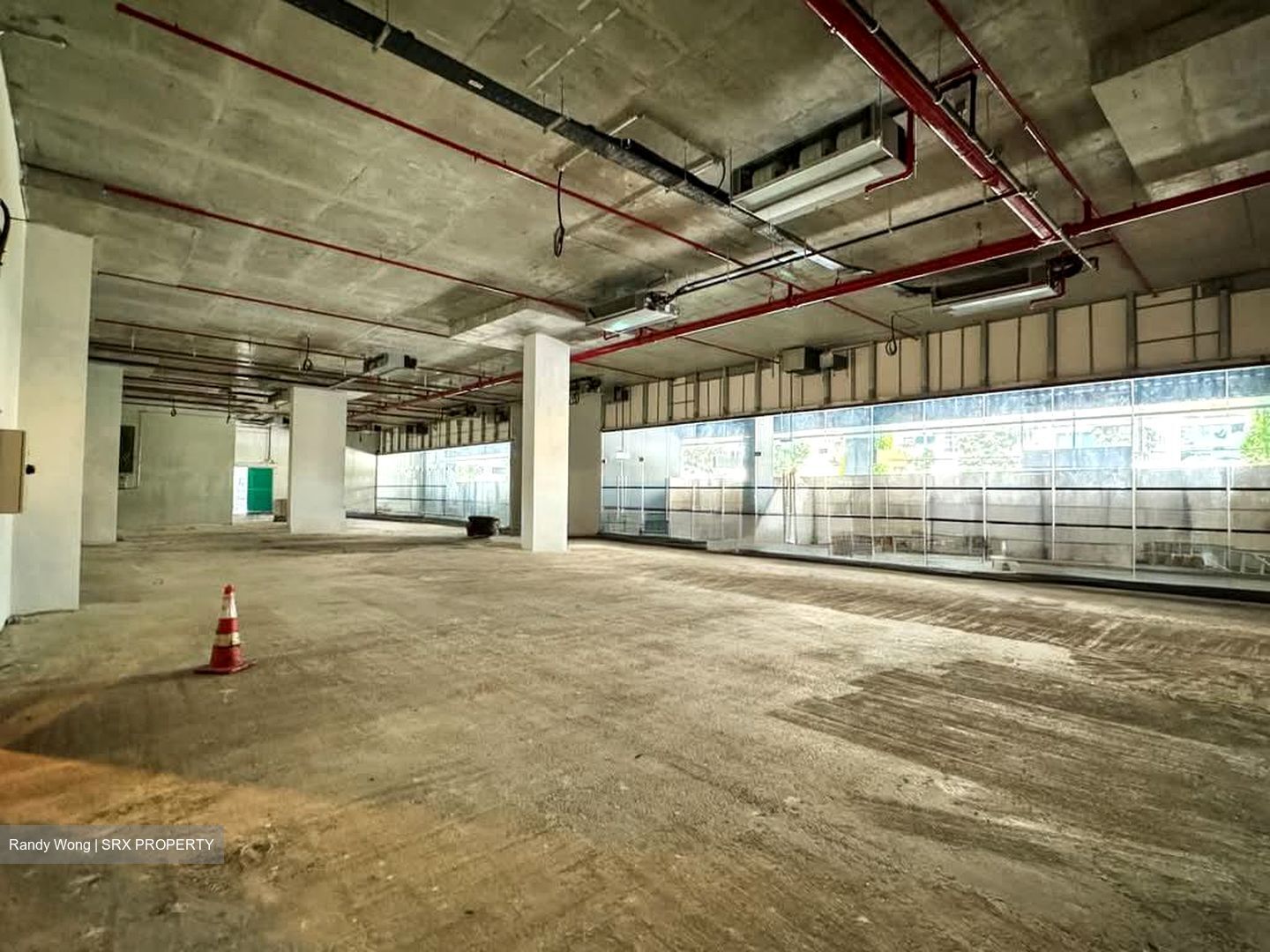 Middle Road (D7), Retail #540271851